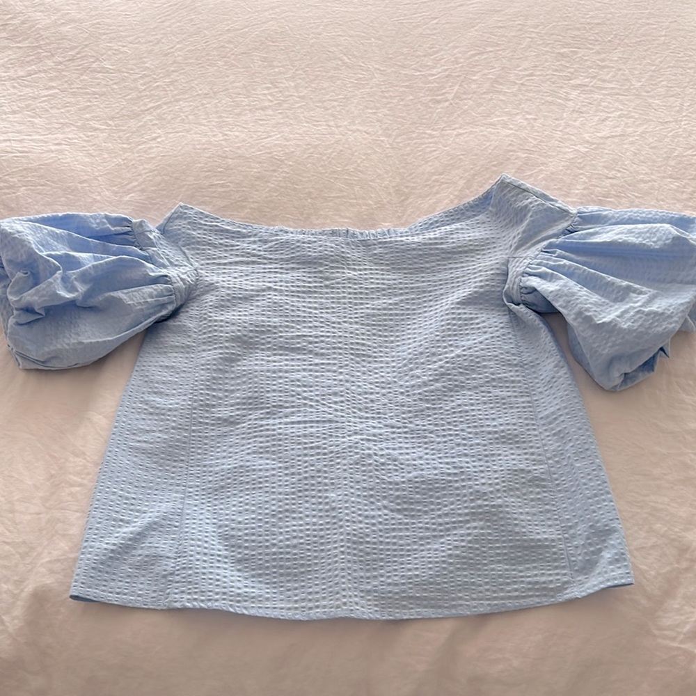 H&M ‘like-new’ seersucker top